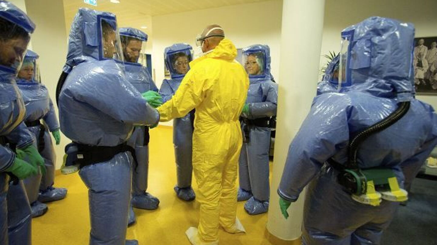 Estados Unidos y México implementan medidas preventivas ante brote de ébola