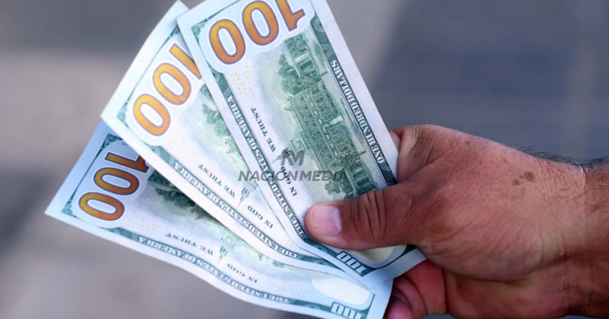 El dólar alcanza su nivel más bajo del año