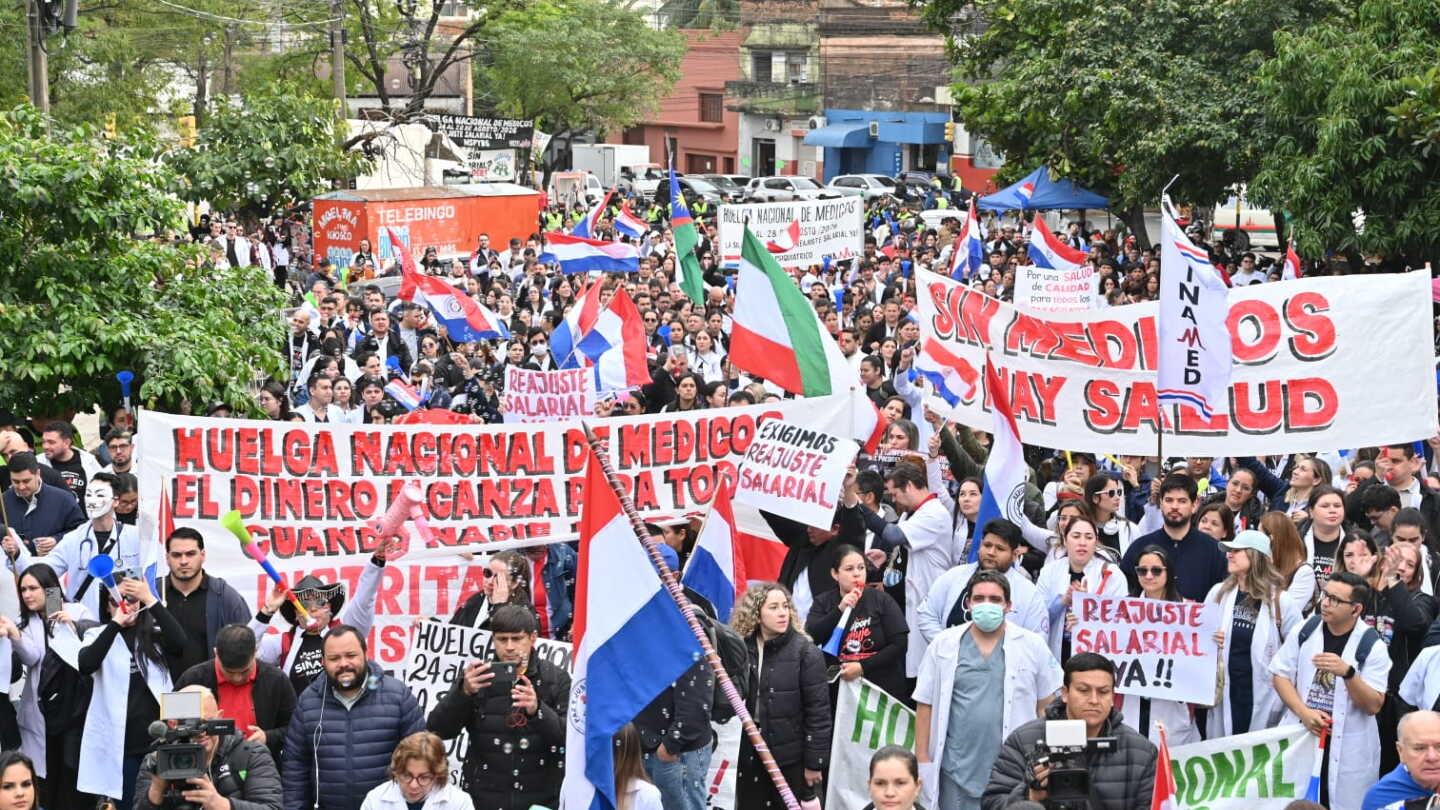 Sindicato de Médicos rechaza propuesta gubernamental de escalafón salarial