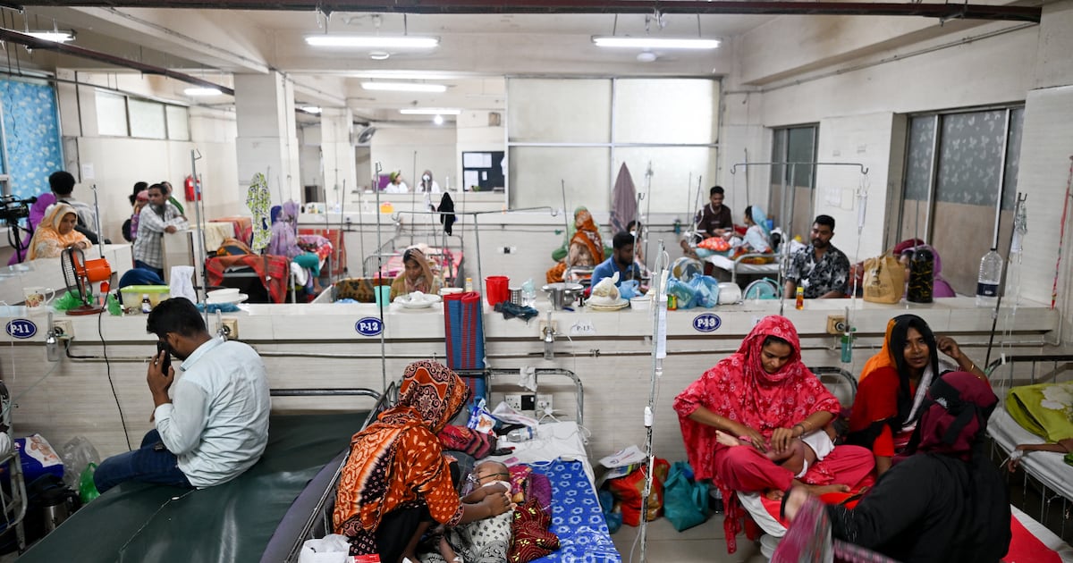 Bangladés enfrenta brote de sarampión con casi 1.000 muertes infantiles desde marzo