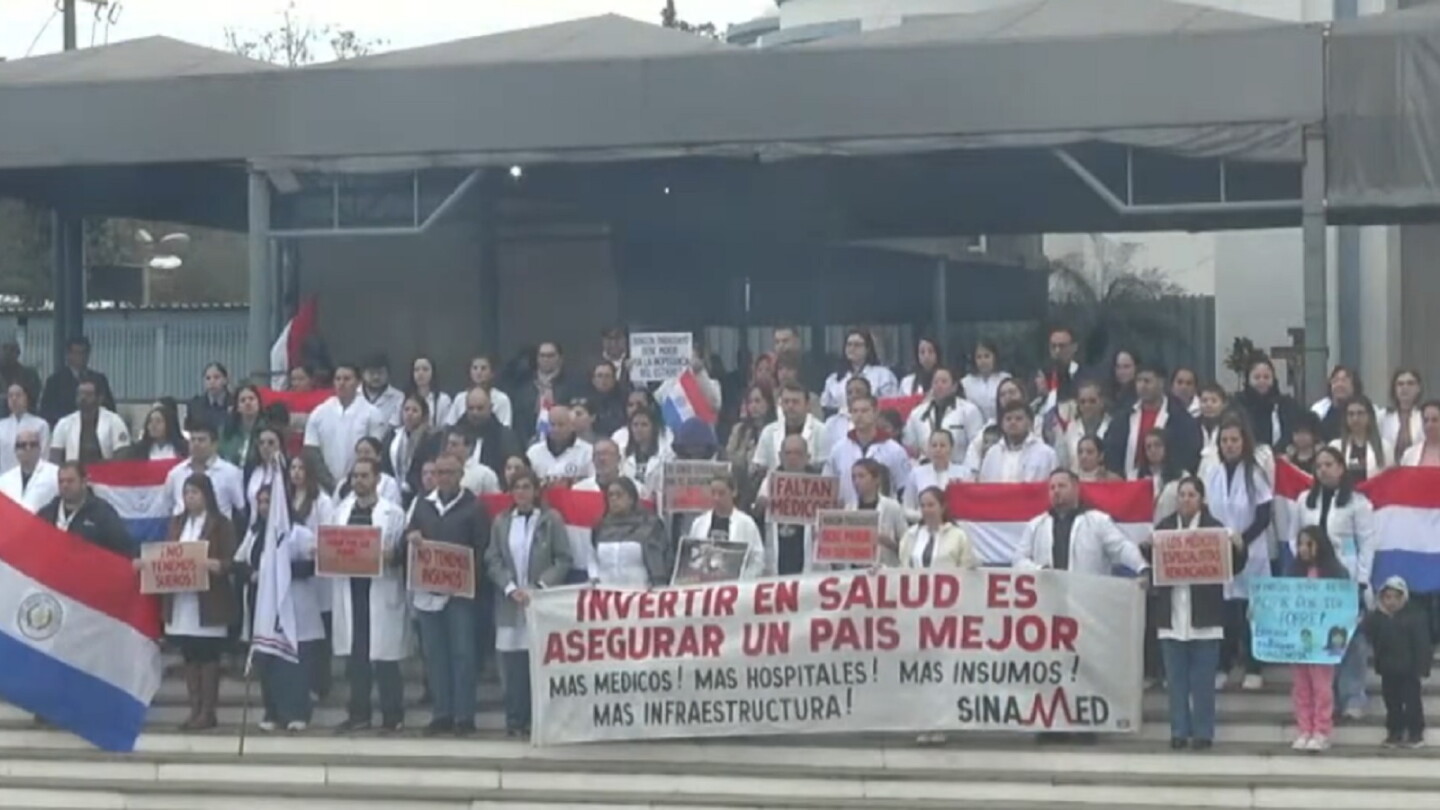 Médicos reclaman prioridad en salud y acceso universal a la atención médica
